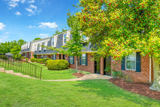 Legacy 2000 in Garner, NC - Foto de edificio - Building Photo