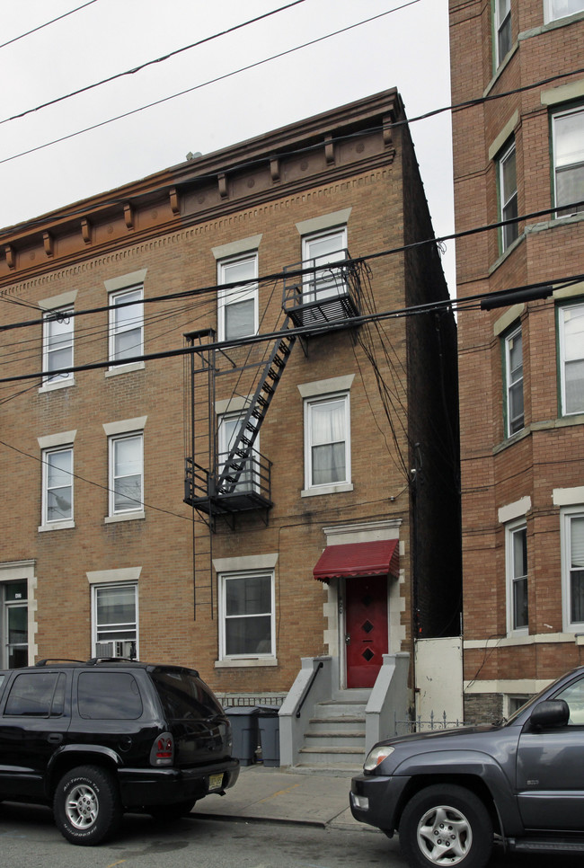 420 56th St in West New York, NJ - Building Photo - Building Photo