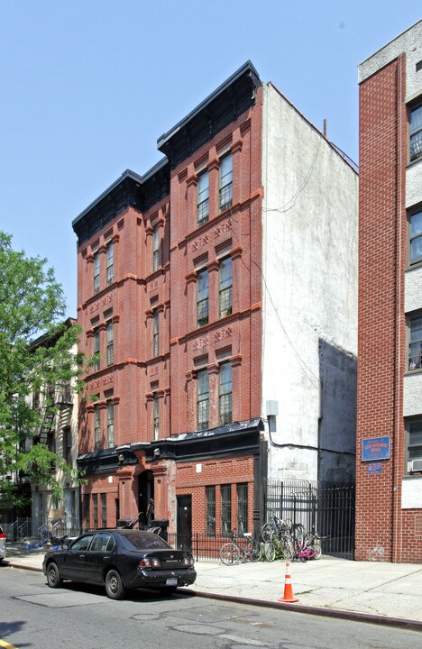 425 Gates Ave in Brooklyn, NY - Building Photo