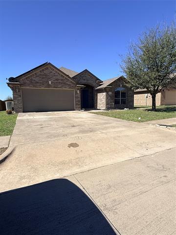 213 Briarstone Dr in Alvarado, TX - Building Photo