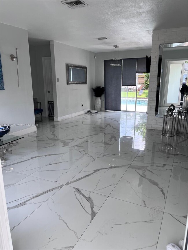 7070 Raleigh St in Hollywood, FL - Building Photo - Building Photo