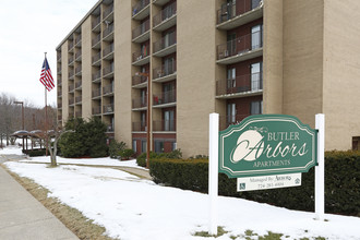 Butler Arbors in Butler, PA - Foto de edificio - Building Photo