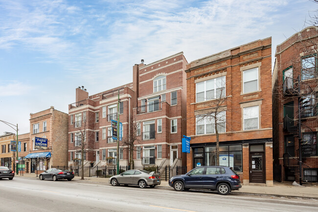 3822 N Clark St in Chicago, IL - Foto de edificio - Building Photo