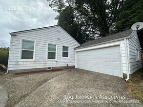2106 NE 75th St in Seattle, WA - Building Photo - Building Photo