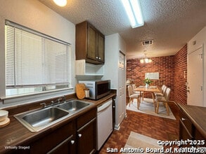 117 Meadow Way in Converse, TX - Building Photo - Building Photo