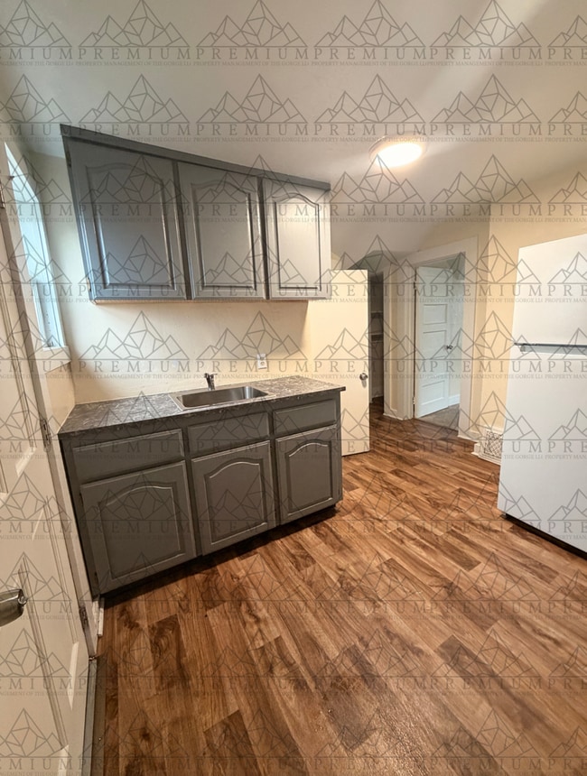 714 Union St in The Dalles, OR - Building Photo - Building Photo