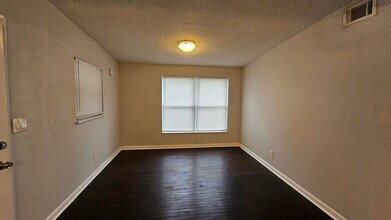 3912 Robert C Weaver Dr in Jacksonville, FL - Building Photo - Building Photo