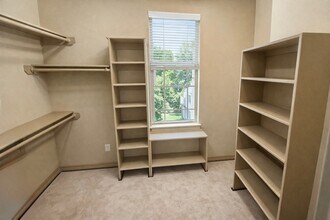 5711 Kiam St in Houston, TX - Foto de edificio - Building Photo