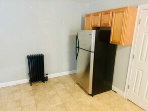 36 Cedar St, Unit 1 in Worcester, MA - Building Photo - Building Photo