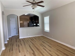1017 Stewart Dr in Hutto, TX - Building Photo - Building Photo