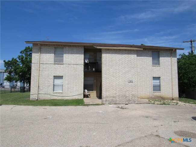 property at 1301 Quail Cir