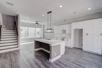 5810 Hudson st in Dallas, TX - Building Photo - Interior Photo