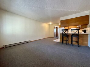1812 NE Schuyler St in Portland, OR - Foto de edificio - Building Photo