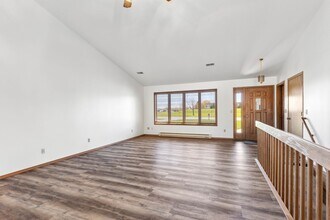 652 Millbrook Dr in Neenah, WI - Building Photo - Building Photo