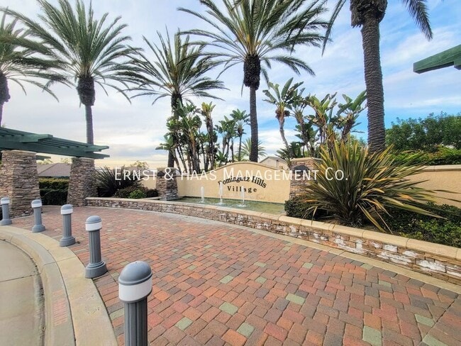 17528 Yellowwood Way in Carson, CA - Building Photo - Building Photo