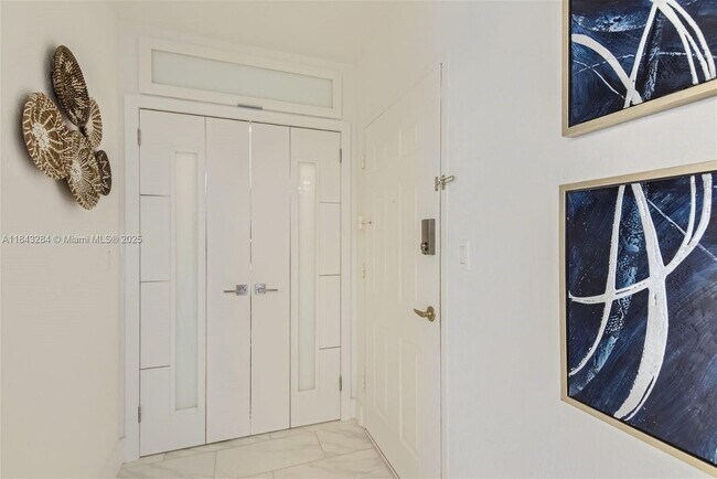 2501 S Ocean Dr in Hollywood, FL - Building Photo - Building Photo