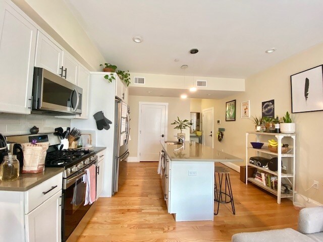 9 Glencoe St, Unit 202 in Boston, MA - Building Photo - Building Photo