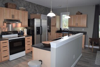 250 Paddock Dr in Apex, NC - Foto de edificio - Building Photo