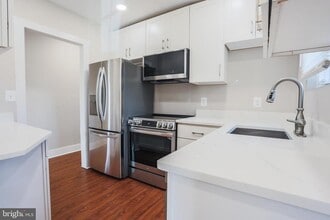 21411 Montgomery Ave in Gaithersburg, MD - Building Photo - Building Photo