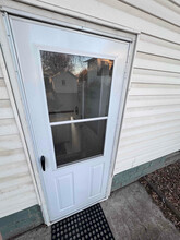 416 Pearl St-Unit -B (All utilities included in rent) in Yankton, SD - Building Photo - Building Photo
