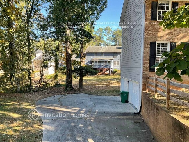 5066 Stoney Point Ln in Stone Mountain, GA - Foto de edificio - Building Photo
