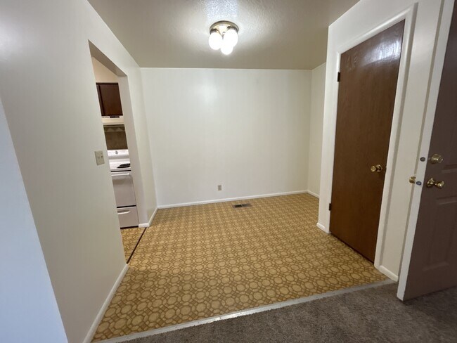 93 S Valley Dr in Evanston, WY - Building Photo - Building Photo