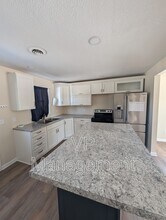 6904 N Pine St in Davenport, IA - Building Photo - Building Photo