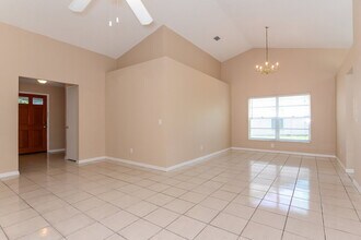 9755 Fox Hollow Rd in Tampa, FL - Building Photo - Building Photo