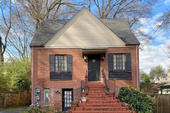 834 Barnett St NE, Unit B in Atlanta, GA - Building Photo - Building Photo