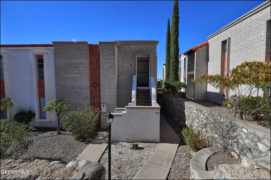 6201 Escondido Dr in El Paso, TX - Building Photo