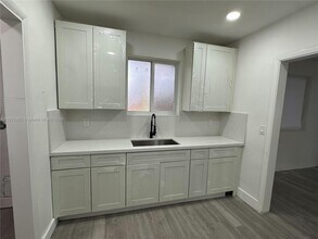 2034 NW 69th Ter in Miami, FL - Building Photo - Building Photo