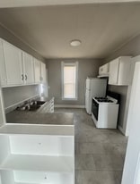 2004 Latham St in Rockford, IL - Building Photo