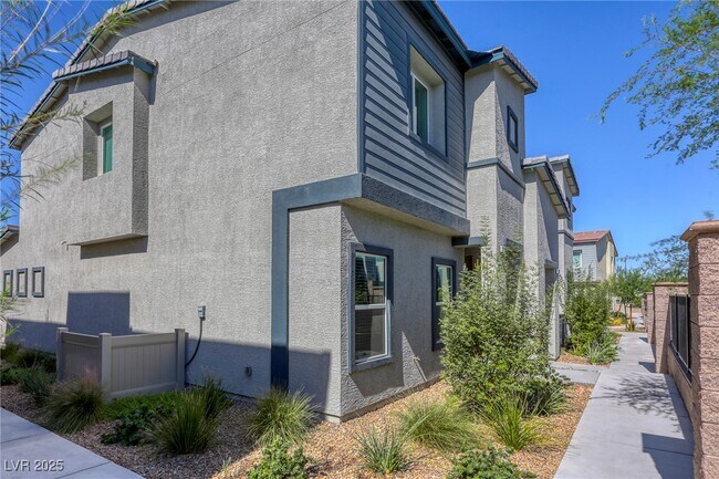 12728 Feathersong in Henderson, NV - Building Photo - Building Photo