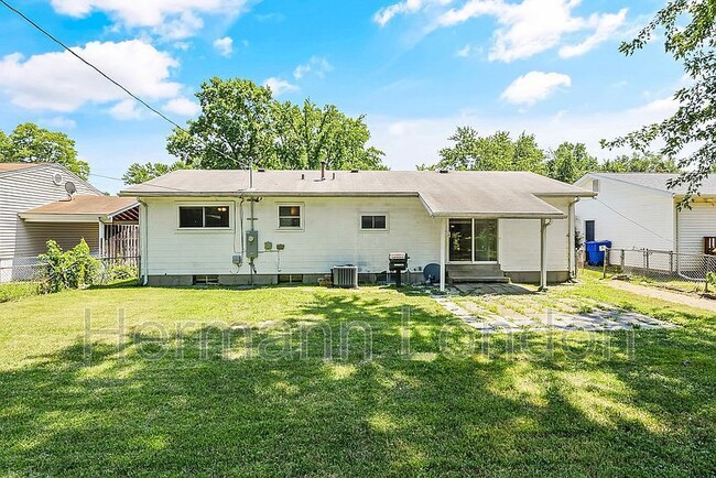 2365 N Pointe Ln in Florissant, MO - Building Photo - Building Photo