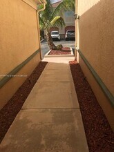 2469 Centergate Dr in Miramar, FL - Building Photo - Building Photo