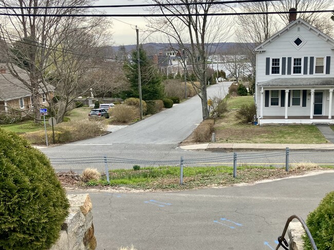50 S Main St, Unit A in Essex, CT - Foto de edificio - Building Photo