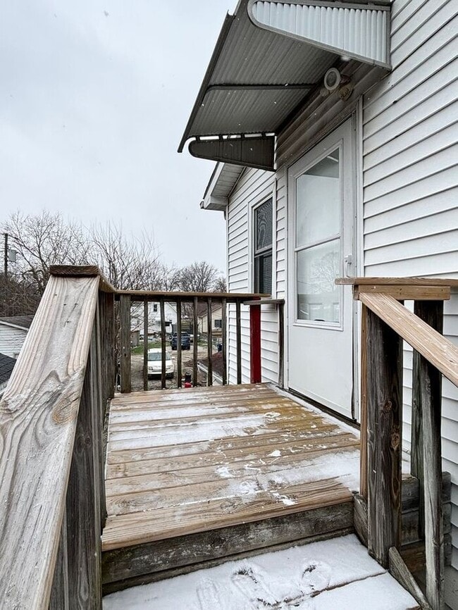 property at 2615 S Center St