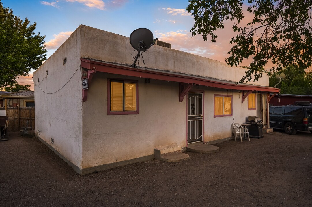 1322 Fairhaven Ave SW in Albuquerque, NM - Building Photo