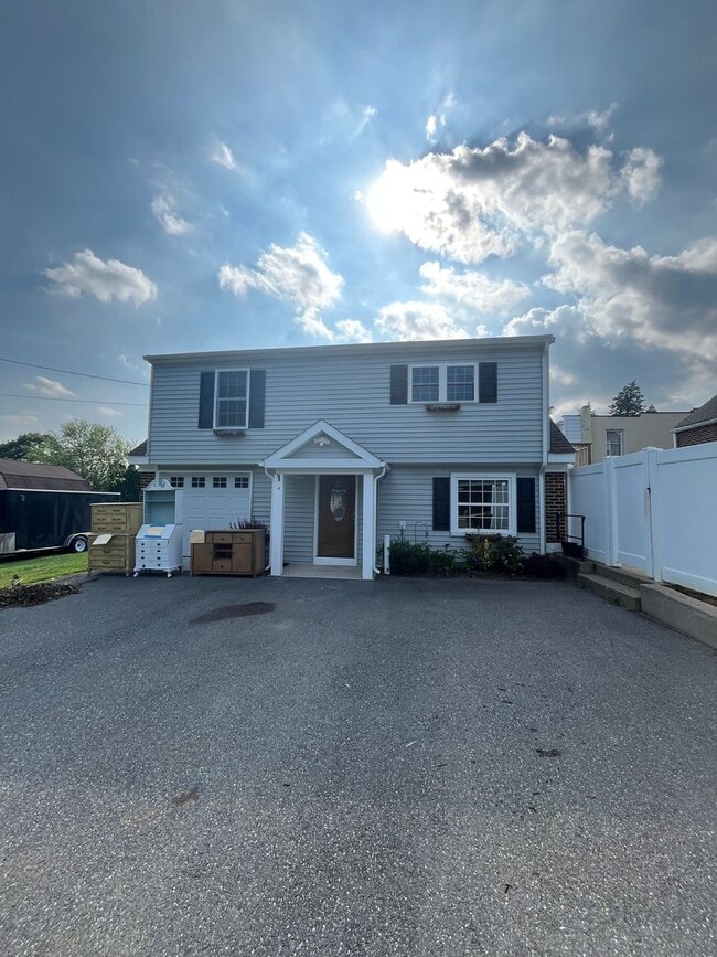 property at 1933 13th St