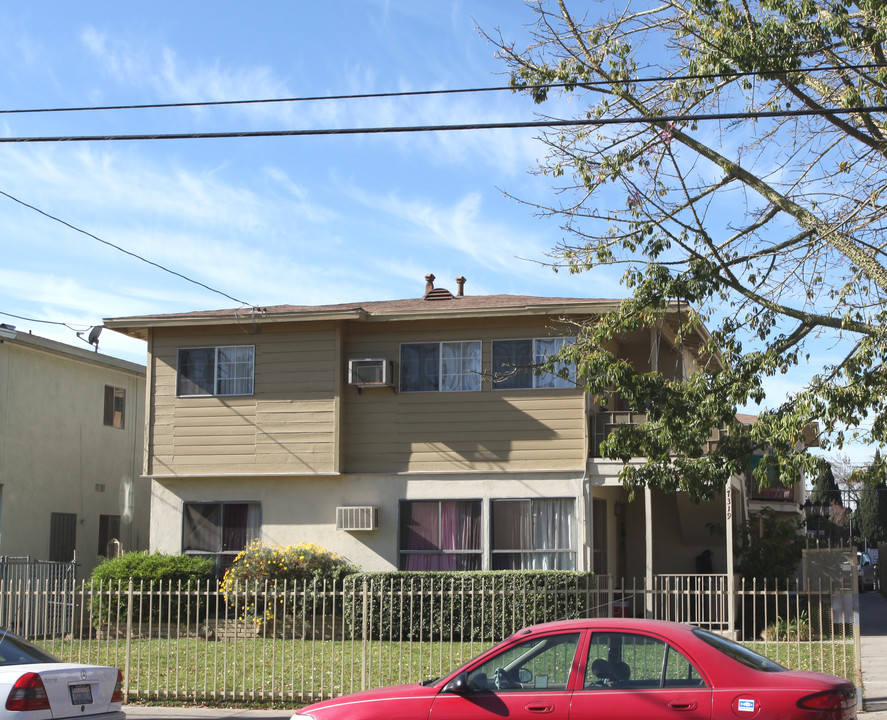 7319 Variel Ave in Canoga Park, CA - Building Photo