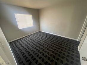 6920 Dunsbach Way in Las Vegas, NV - Building Photo - Building Photo