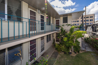 746 McCully St in Honolulu, HI - Building Photo - Building Photo