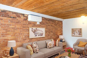 162 Broadway, Unit 3 in Somerville, MA - Foto de edificio - Building Photo