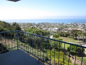 120 Calle Patricia in San Clemente, CA - Foto de edificio - Building Photo