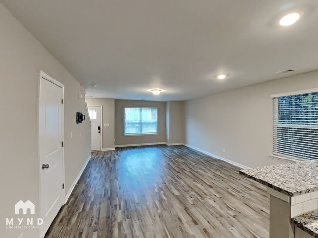 331 Ashigan St in Union City, GA - Foto de edificio - Building Photo