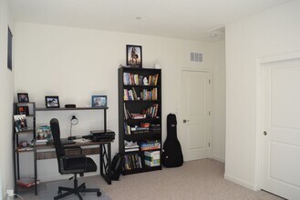 2853 Honey Opal Ave in Sacramento, CA - Building Photo - Building Photo