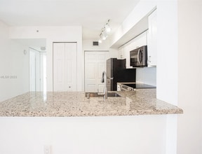777 SW 111th Way in Pembroke Pines, FL - Building Photo - Building Photo
