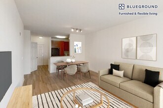 1 Avalon Way in Plymouth, MA - Foto de edificio - Building Photo