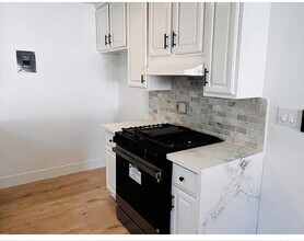 17082 Emerald Ln, Unit B in Huntington Beach, CA - Building Photo - Building Photo