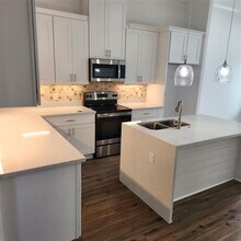 7315 Iwo Jima Rd-Unit -A in Houston, TX - Foto de edificio - Building Photo